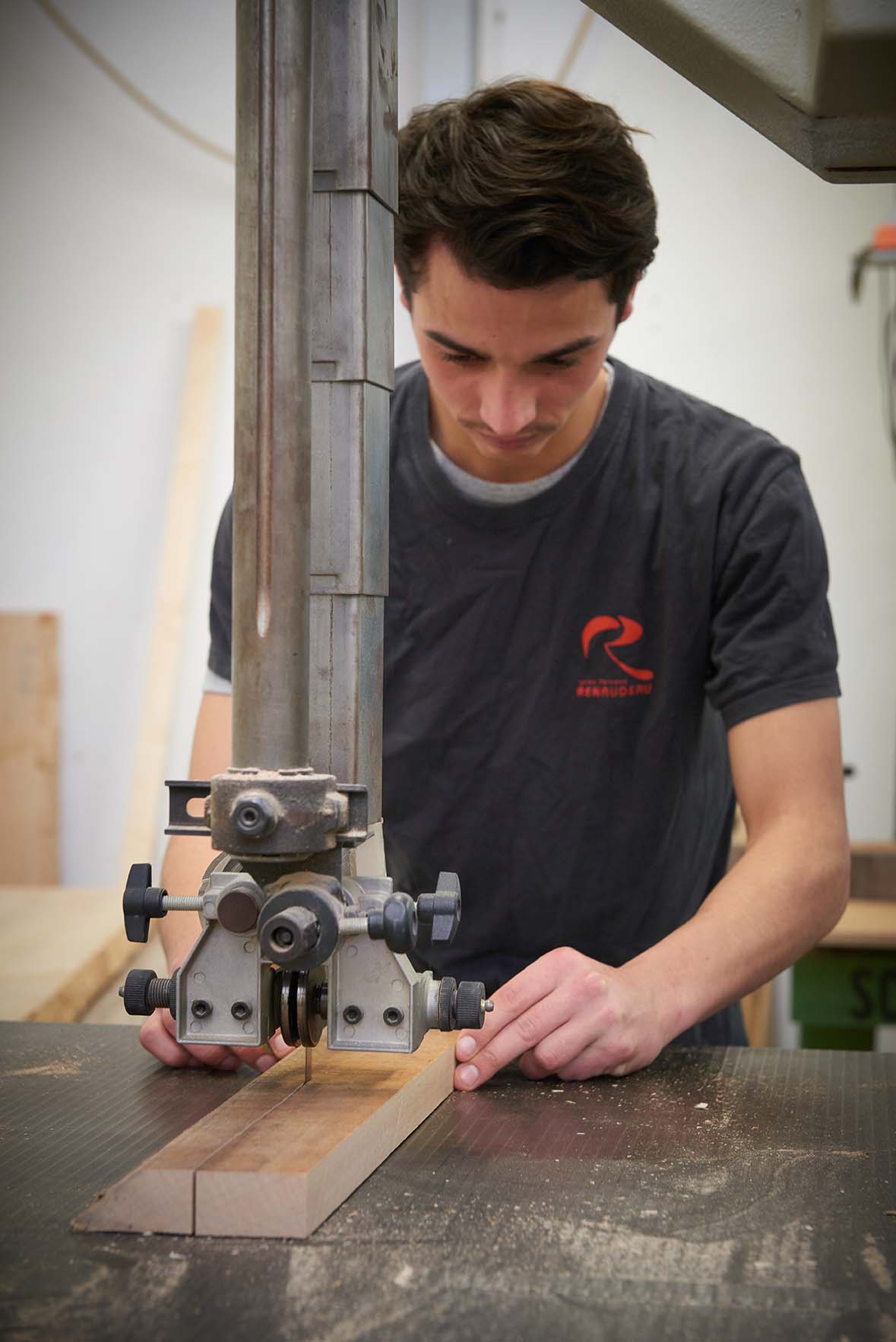 Découpe de bois avec une machine